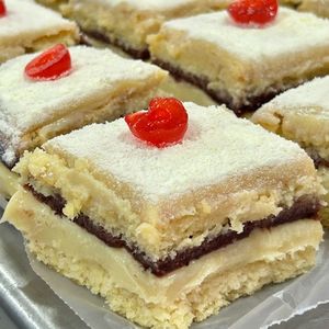 imagem do produto Bolo gelado (ninho com geleia de frutas vermelhas)