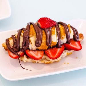 imagem do produto Croissant (M) ninho com Nutella e morangos