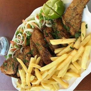 imagem do produto Porção batata frita com peixe frito G