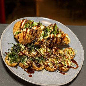 imagem do produto 2 TEMAKIS EMPANADOS + 10 HOT ROLL