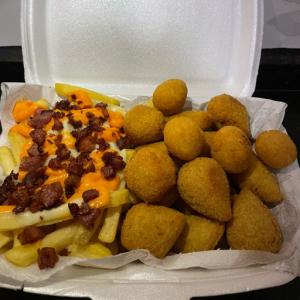 imagem do produto 20 Salgados + 300 gramas de Batata Suprema 