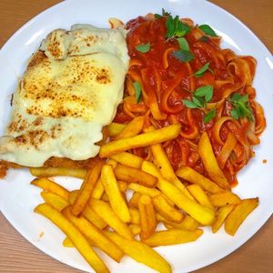 imagem do produto Parmegiana de carne ao molho especial com fritas