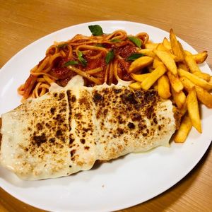 imagem do produto Parmegiana de Frango ao molho especial com fritas