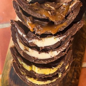 imagem do produto Meia casca 500g ESCOLHA O CHOCOLATE: ao leite / meio amargo / branco