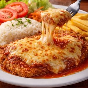imagem do produto Filé de frango a parmegiana arroz soltinho no alho, Feijão com bacon, salada. Purê de batata