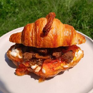 imagem do produto Croissant Carne com Geleia de Pimenta 