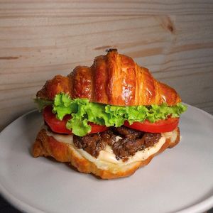 imagem do produto Croissant Carne e Salada 