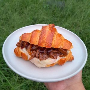 imagem do produto Croissant Carne e Barbecue 