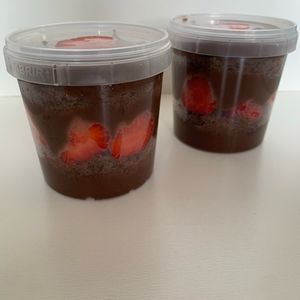 imagem do produto Bolo no pote brigadeiro com morango 