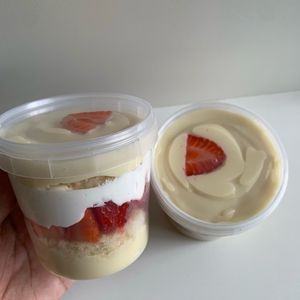 imagem do produto Bolo no pote de leite ninho com morango 