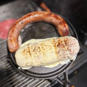 imagem do produto Linguiça de costela acompanha pão de alho 