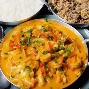 imagem do produto Moquéca de Filé de Tilápia com camarão + arroz + farofa de banana da terra