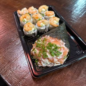 imagem do produto Combo Temaki Filadélfia e Uramaki 