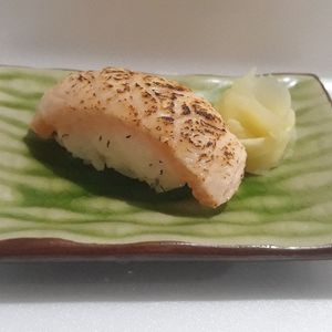 imagem do produto NIGUIRI DE SALMÃO MAÇARICADO (1 unidade)