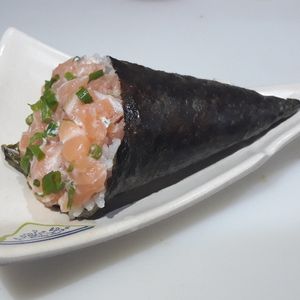 imagem do produto TEMAKI DE SALMÃO COM MAIONESE E CEBOLINHA