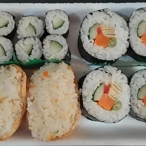 imagem do produto Bandeija  meia  makizushi ,inari e Hossomaki 