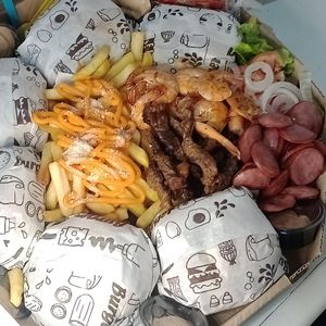 imagem do produto Combo 01 (6 BAURU CHEDDAR + 600G FRITAS + 400G CARNE, CALABRESA E CAMARÃO)