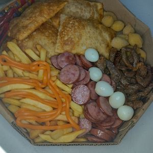 imagem do produto Combo 02 (4 PASTEL MÉDIO + 10 COXINHA + 5 OVOS + 300G FRITAS + 400G DE CARNE C/ CALABRESA) 
