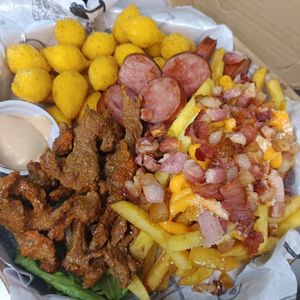 imagem do produto Combo 15 (30 coxinha + 300g fritas com bacon + 400g carne é calabresa)