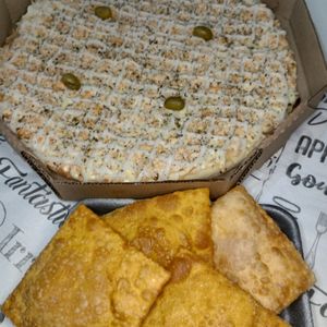 imagem do produto Combo 16 (Pizza Grande + 4 pastel + Refrigerante)