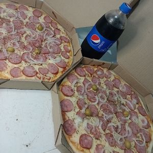 imagem do produto Combo 04 (2 PIZZA G + 1 REFRIGERANTE)