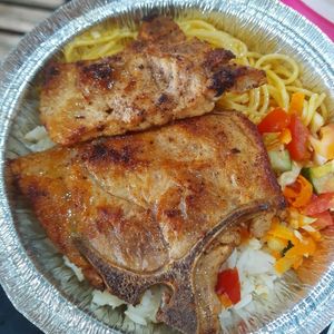 imagem do produto Bisteca suína com macaxeira 