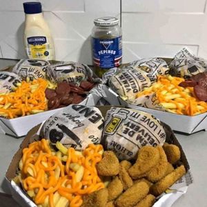 imagem do produto Combo 08 (2 Lanches + 500g Porção)