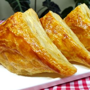 imagem do produto Pastel folheado Quatro queijos 🧀