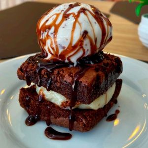 imagem do produto Brownie Recheado + Sorvete