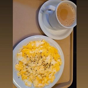 imagem do produto Combo Ovos mexidos + Café coado com leite M