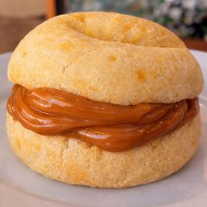 imagem do produto Pão de queijo recheado com doce de leite