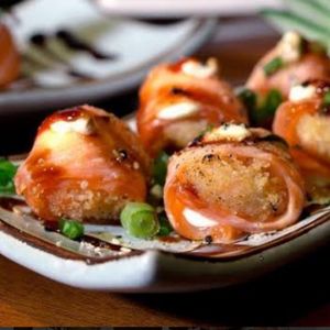 imagem do produto Tatuzinho de salmão com camarão empanado.