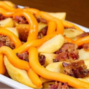 imagem do produto batatas fritas com bacon e cheddar