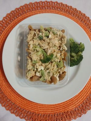 imagem do produto Penne integral com cremosinho de brócolis e frango desfiado