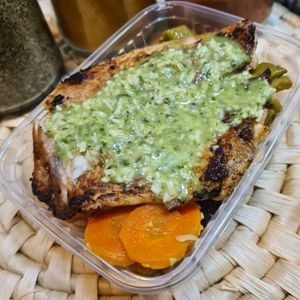 imagem do produto Filé de peixe ao molho pesto, cenoura beterraba e vagem