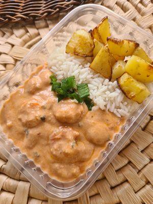 imagem do produto Strogonoff de Camarão, arroz branco e maravilhosa batatinha inglesa assada