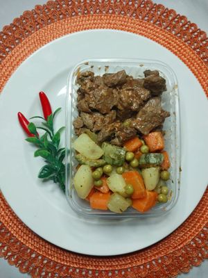 imagem do produto Picadinho de carne, arroz intg. Mix de legumes ( chuchu, cenoura brócolis)