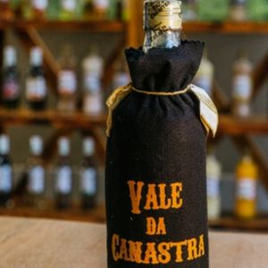 imagem do produto Cachaça OURO 670 ML com capa feltro