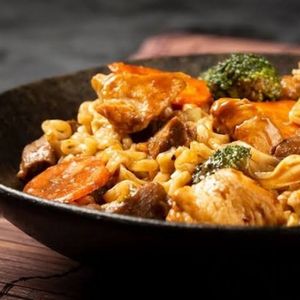 imagem do produto Yakisoba Misto de Carne e Frango