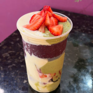 imagem do produto Pistache com mousse de ninho + morango