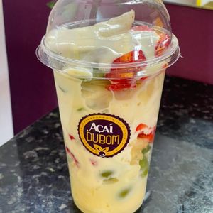 imagem do produto Salada de frutas com mousse de ninho e leite condensado.