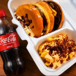 imagem do produto EXPLOSÃO BURGUER ( batata frita com molho cheddar e bacon + coca 200ml de brinde)