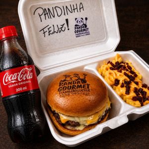 imagem do produto Mek Panda Burguer + batata clink com cheddar+Coca 200ml de brinde 