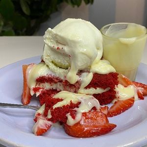 imagem do produto BOLO GELADO RED VELVET (COM SORVETE) 