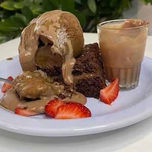 imagem do produto BOLO GELADO DE CHOCOLATE (COM SORVETE) 