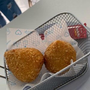 imagem do produto Coxinha de carne seca com creme cheese 