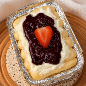 imagem do produto Bolo Gelado de Ninho com Frutas Vermelhas