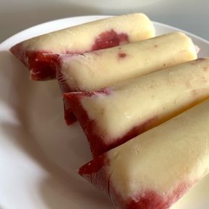 imagem do produto Dindin gormet de Ninho com geleia de morango 