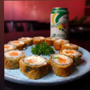 imagem do produto Promo 20 sushis hot /3 recheios  e ganhe uma Fanta lata 