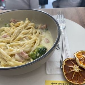 imagem do produto Fettuccine com brócolis e Peru